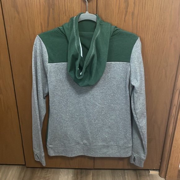 Green Bay Packer Sweatshirt - Picture 2 of 3